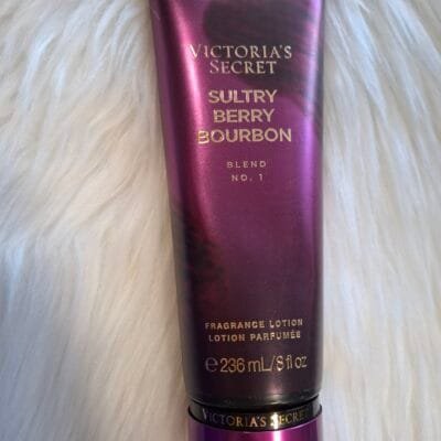 Victoriaˋs Secret Loção Perfumada Sultry Berry Bourbon