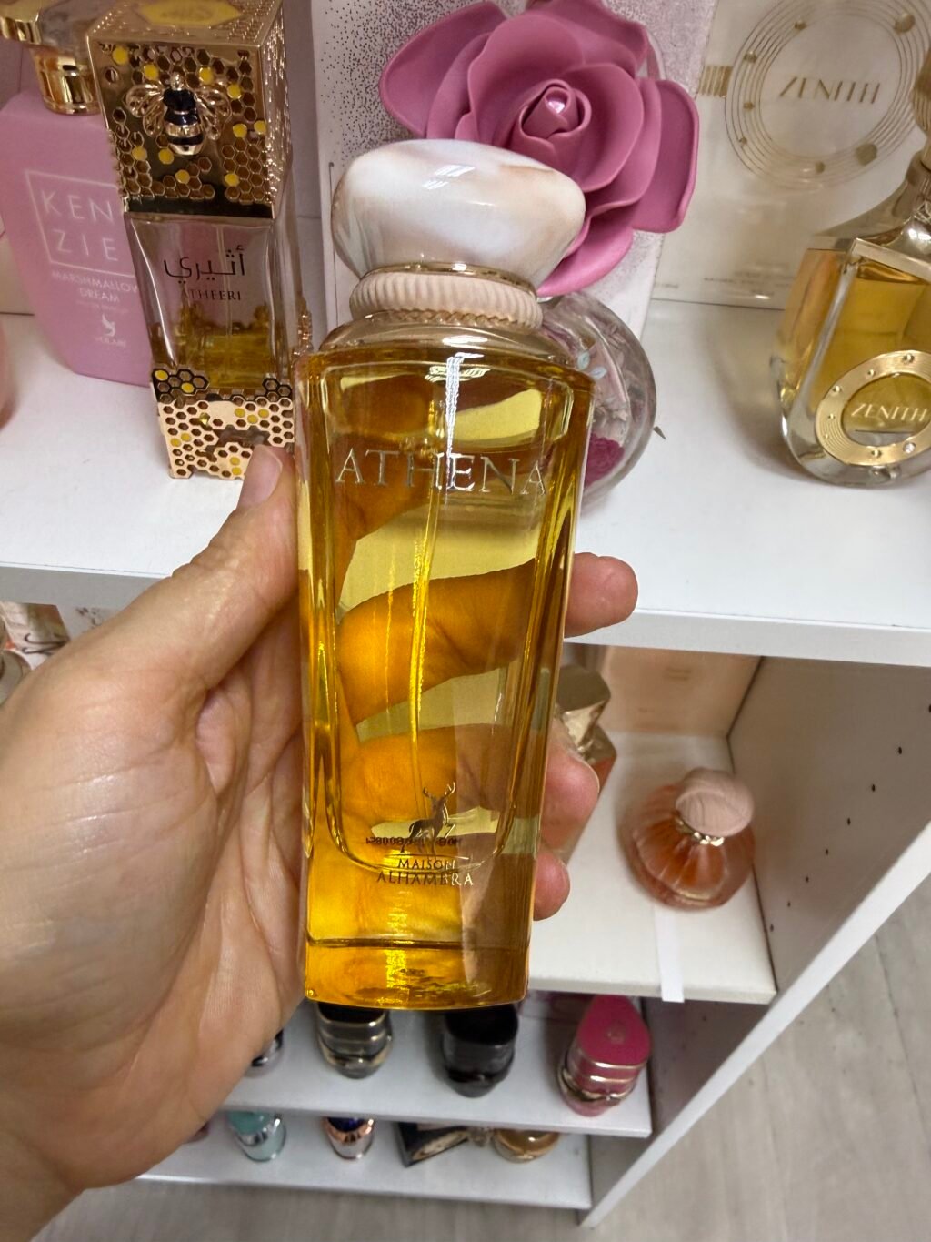 Chic Beauty and Cosmetics 7 Athena da Maison Alhambra